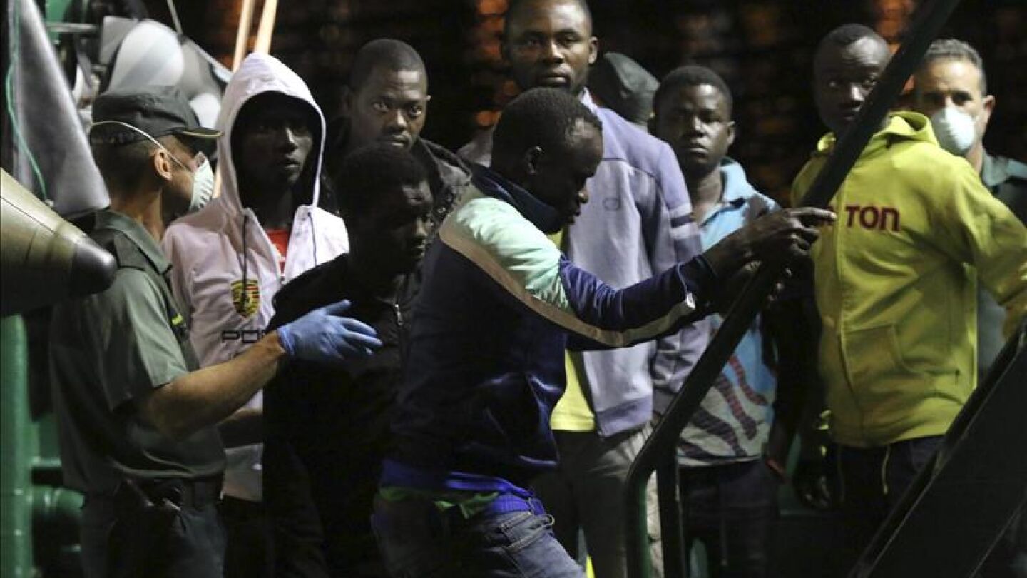 Varios de los inmigrantes localizados en Almer&iacute;a