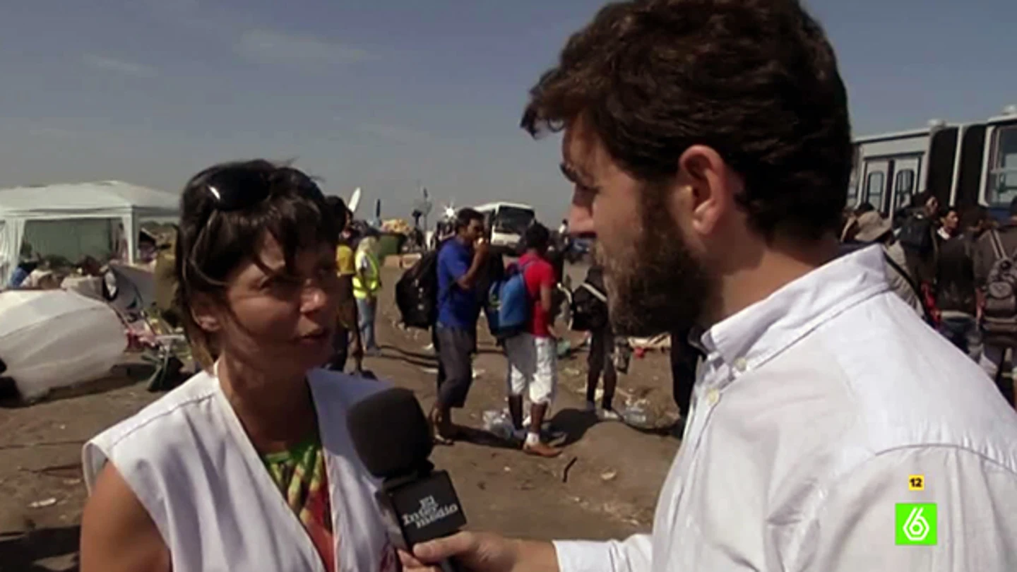 Gonzo entrevista a una doctora de campo de Médicos Sin Fronteras, Ana Lemos, en Roszke Gonzo entrevista a una doctora de campo de Médicos Sin Fronteras, Ana Lemos, en Roszke