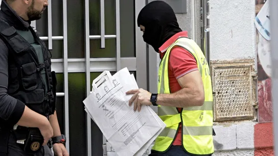 Miembros de la Guardia Civil durante una operación contra el terrorismo Miembros de la Guardia Civil durante una operación contra el terrorismo