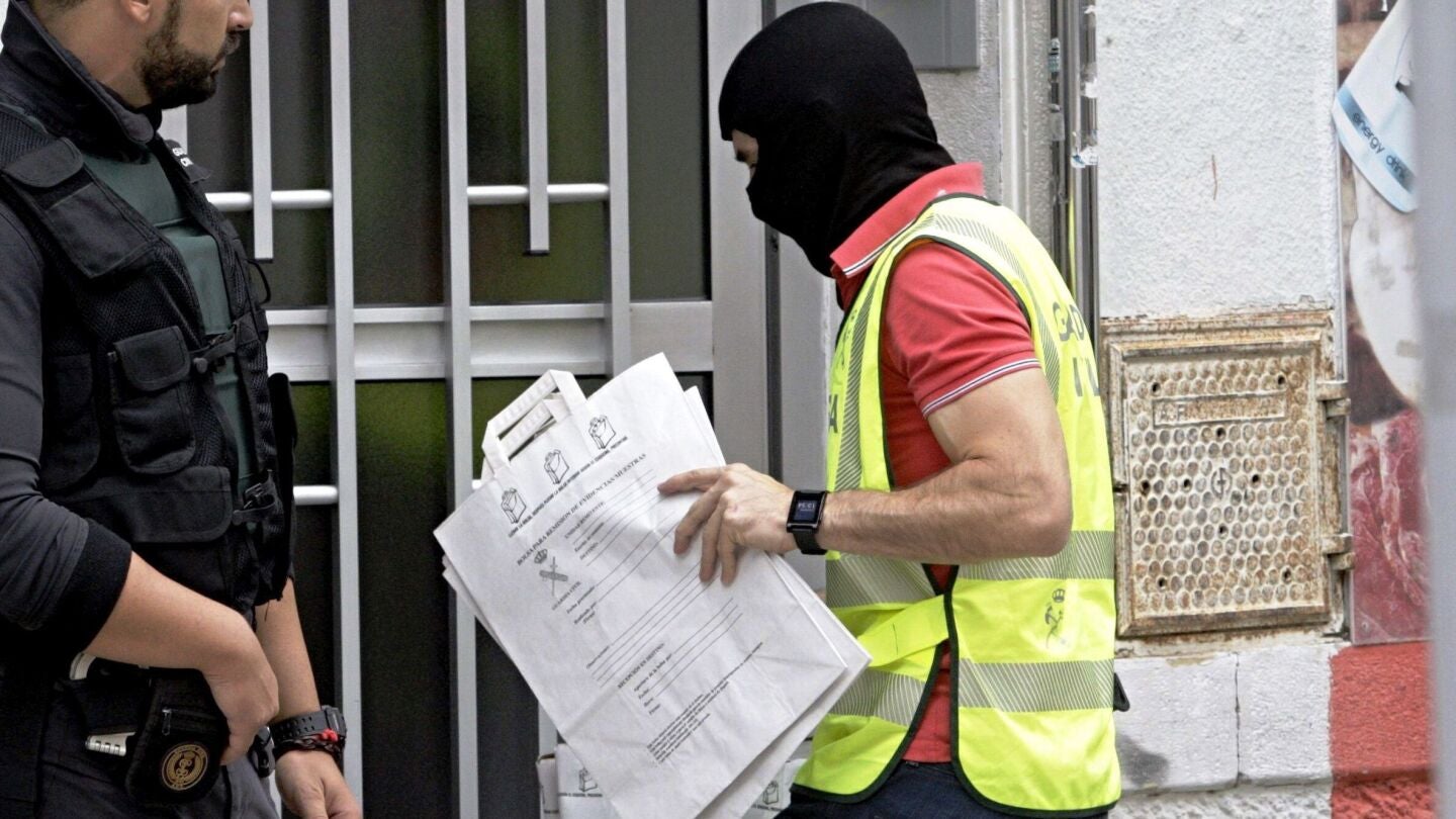Miembros de la Guardia Civil durante una operaci&oacute;n contra el terrorismo
