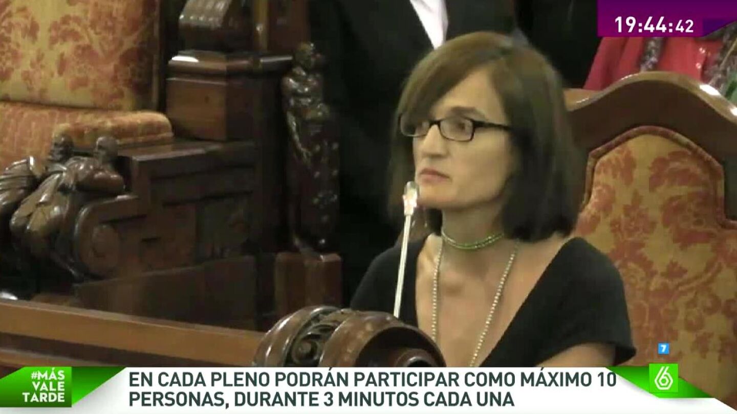 Una coru&ntilde;esa ha sido la primera ciudadana en estrenar el esca&ntilde;o ciudadano