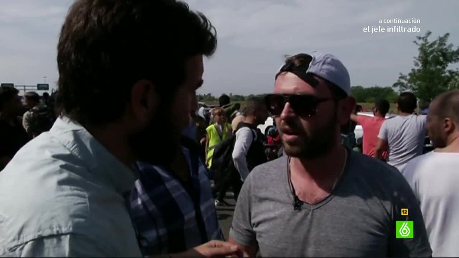 Gonzo entrevista a un refugiado en la frontera entre Hungr&iacute;a y Serbia