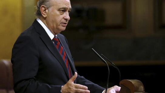 Jorge Fern&aacute;ndez D&iacute;az habla en una sesi&oacute;n del Congreso de los Diputados