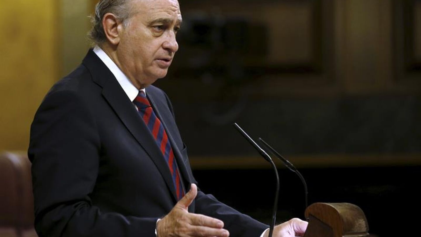 Jorge Fern&aacute;ndez D&iacute;az habla en una sesi&oacute;n del Congreso de los Diputados