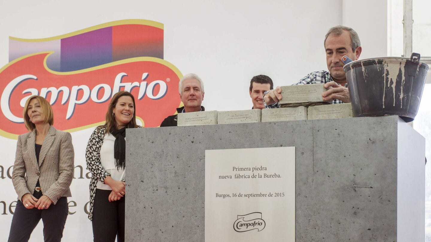 Colocaci&oacute;n primera piedra nueva f&aacute;brica Campofr&iacute;o