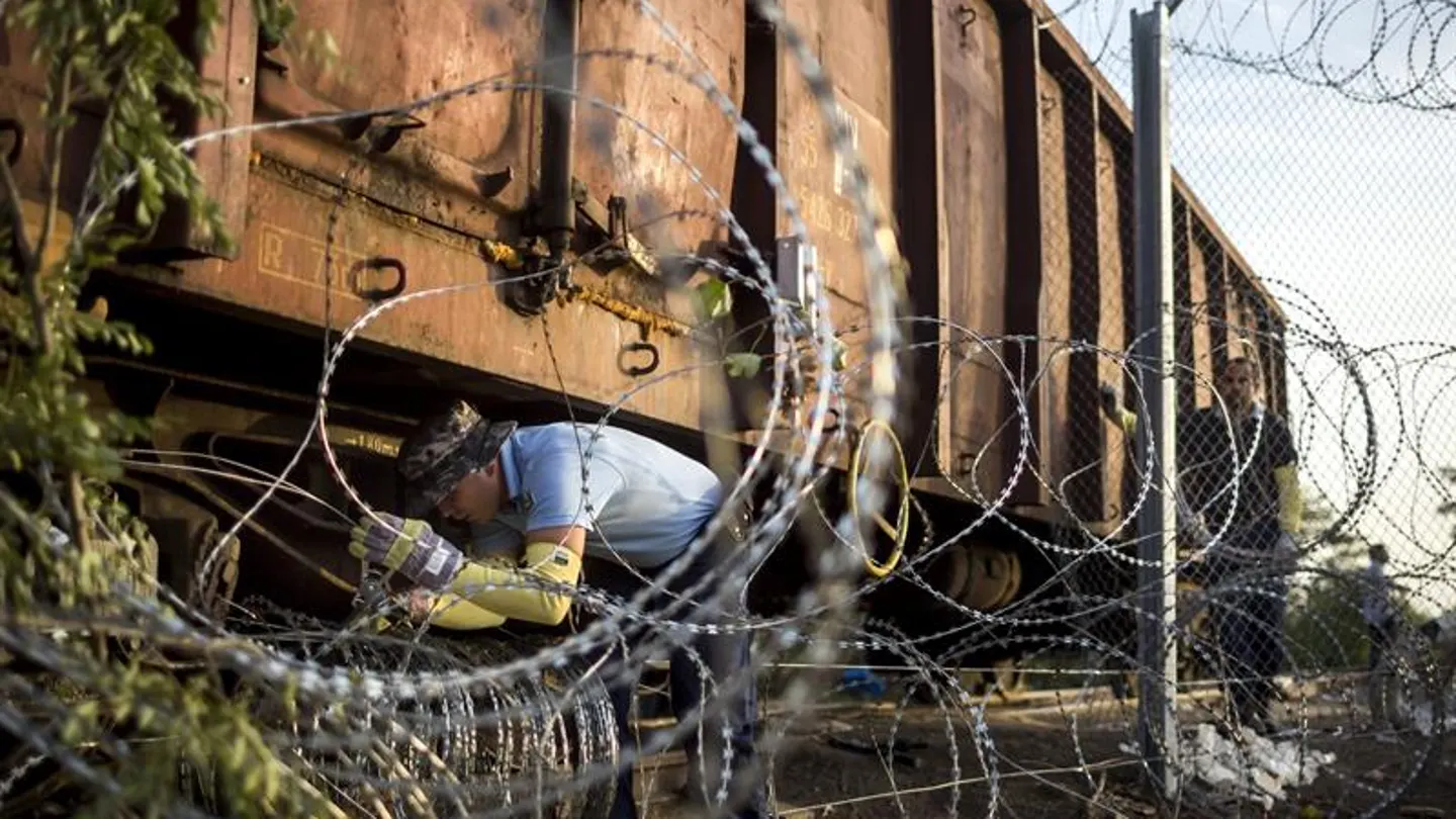 Alambrada que cierra la frontera entre Hungría y Serbia Alambrada que cierra la frontera entre Hungría y Serbia