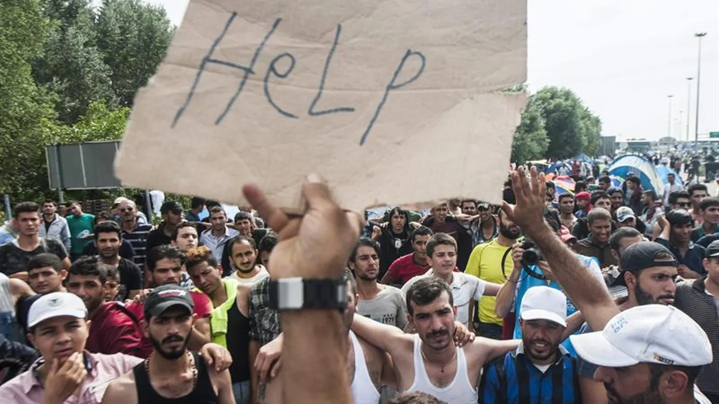 Refugiados en la frontera de Serbia Refugiados en la frontera de Serbia