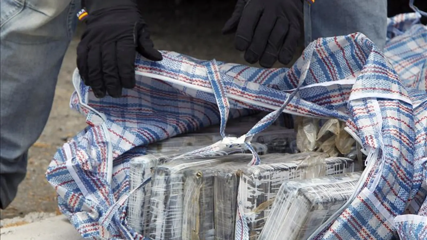 Fardos de cocaína intervenidos en una operación policial Fardos de cocaína intervenidos en una operación policial