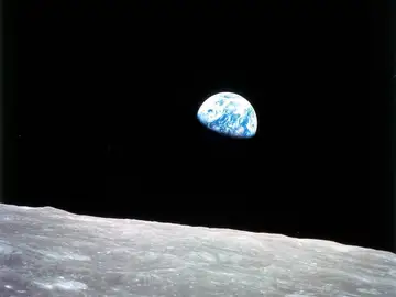 Los “masajes” de la Tierra a la Luna Los “masajes” de la Tierra a la Luna
