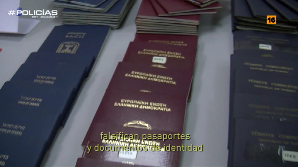 Los agentes de 'Policías en acción' se enfrentan a la falsificación de pasaportes Los agentes de 'Policías en acción' se enfrentan a la falsificación de pasaportes