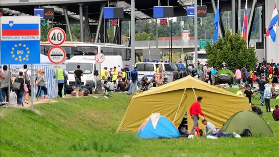 Migrantes en la frontera entre Eslovenia y Croacia Migrantes en la frontera entre Eslovenia y Croacia