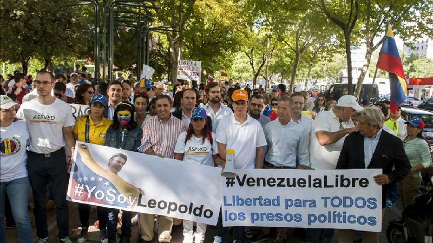 Alrededor de 300 personas piden en Madrid la liberaci&oacute;n de Leopoldo L&oacute;pez