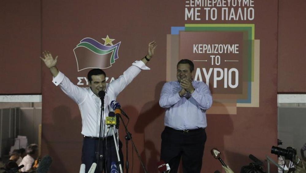 Alexis Tsipras y Panos Kammenos tras el resultado de las elecciones