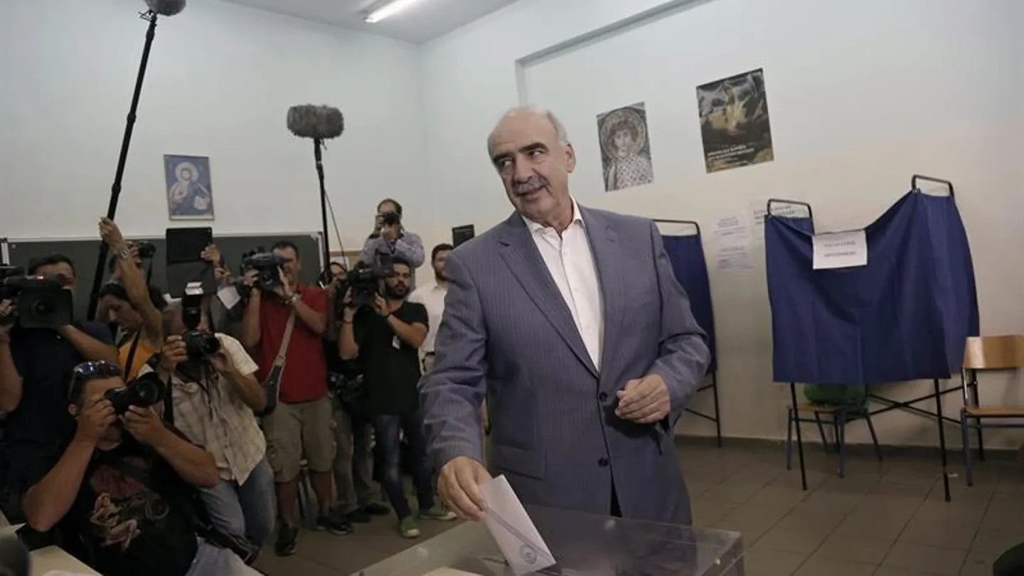 El líder de Nueva Democracia, Vangelis Meimarakis, emite su voto El líder de Nueva Democracia, Vangelis Meimarakis, emite su voto