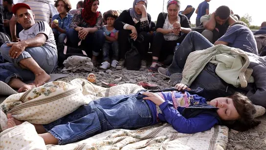 Refugiados en Croacia esperan un tren Refugiados en Croacia esperan un tren