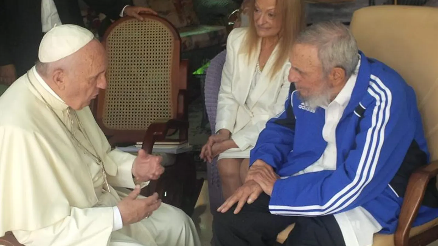 El papa Francisco se reúne con Fidel Castro El papa Francisco se reúne con Fidel Castro