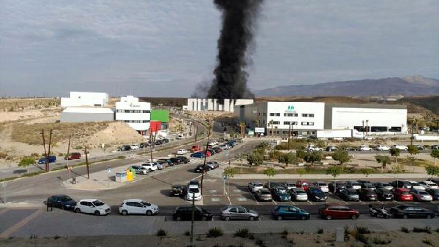 Masa de humo tras la explosi&oacute;n