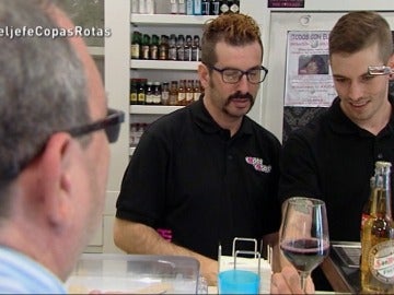 El Jefe Infiltrado pretende conocer el límite de Alex, el encargado del mejor Copas Rotas de Oviedo El Jefe Infiltrado pretende conocer el límite de Alex, el encargado del mejor Copas Rotas de Oviedo