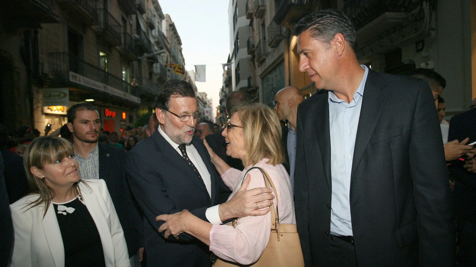 Mariano Rajoy, junto al candidato del PPC a la presidencia de la Generalitat, Xavier Garcia Albiol 