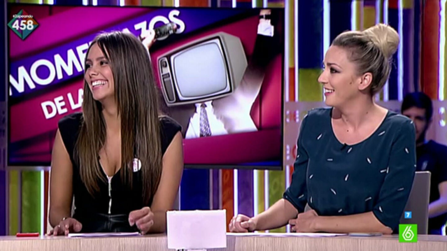 Cristina Pedroche y Anna Simon cuenta una an&eacute;cdota en plat&oacute;