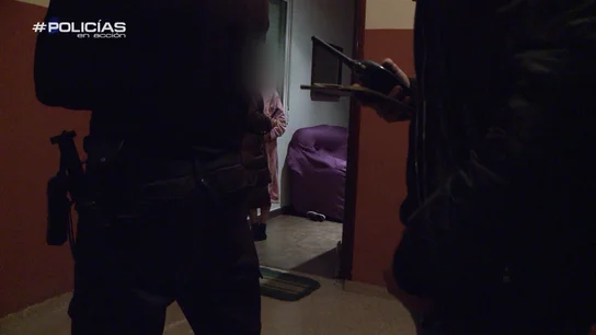 Una agente de 'Policías en acción' intenta evitar unos malos tratos Una agente de 'Policías en acción' intenta evitar unos malos tratos