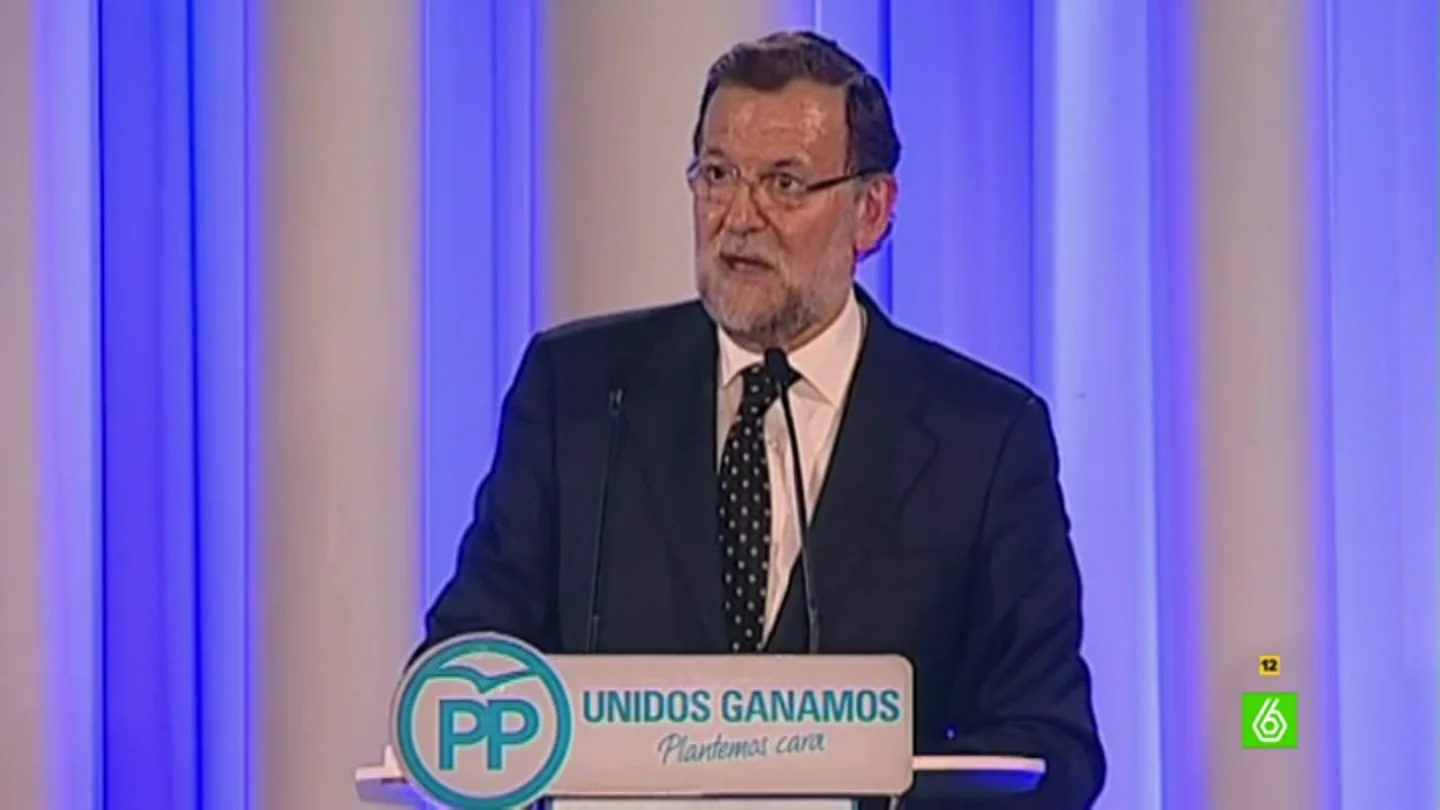 Rajoy avisa a un perrito de que "ellos" pretenden que el animal se quede en casa Rajoy avisa a un perrito de que "ellos" pretenden que el animal se quede en casa