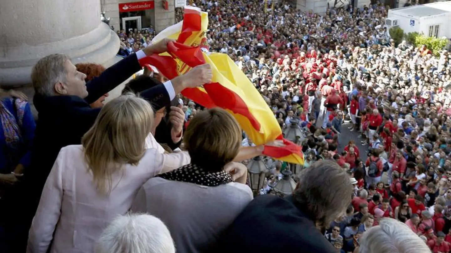 ERC justifica la 'estelada' en el balcón municipal como "gesto de libertad" ERC justifica la 'estelada' en el balcón municipal como "gesto de libertad"