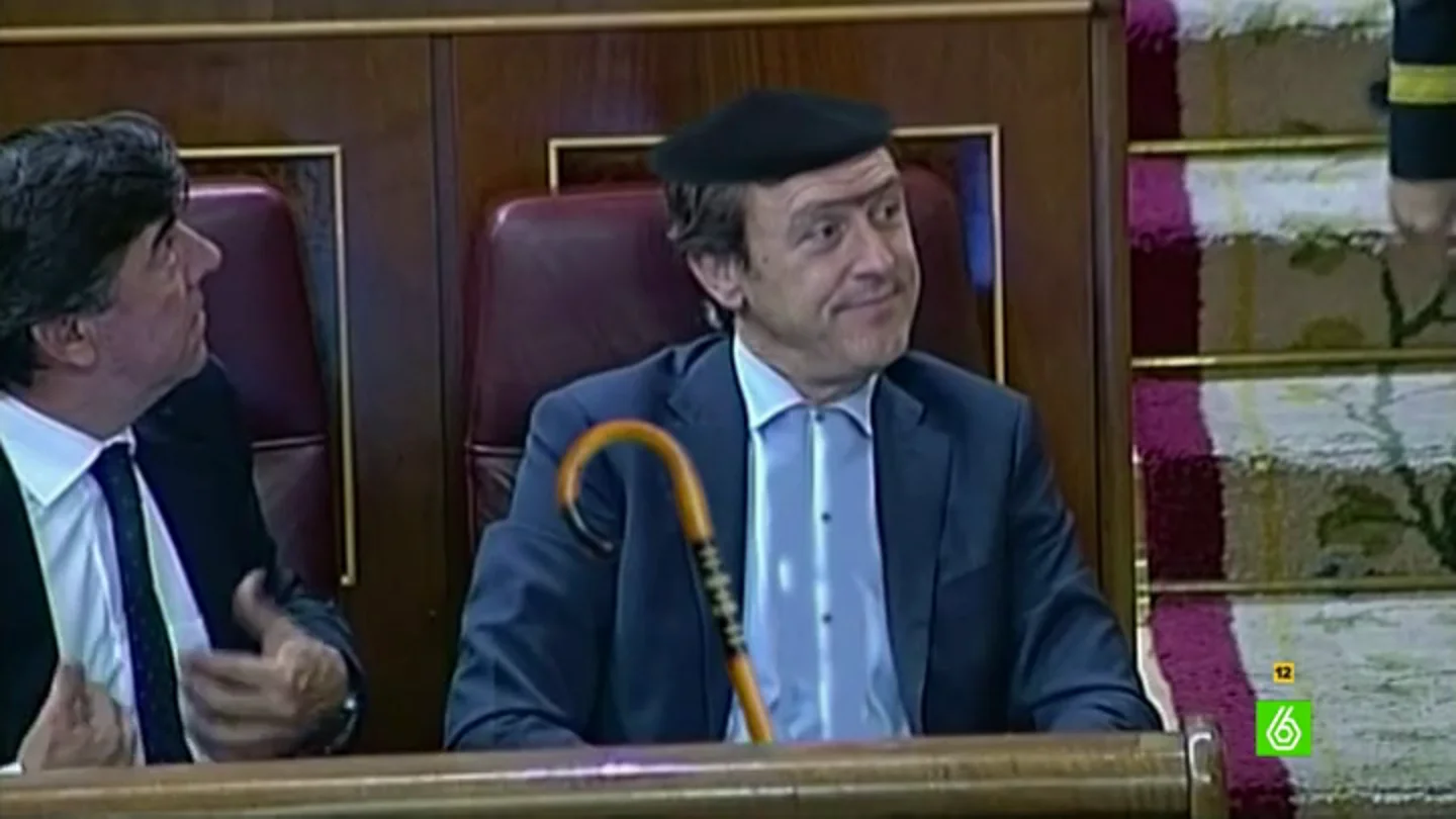 Rafael Hernando se toma muy en serio las porras y los garrotazos Rafael Hernando se toma muy en serio las porras y los garrotazos