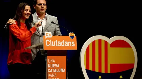 Inés Arrimadas y Albert Rivera durante el cierre de campaña de Ciudadanos en Barcelona Inés Arrimadas y Albert Rivera durante el cierre de campaña de Ciudadanos en Barcelona