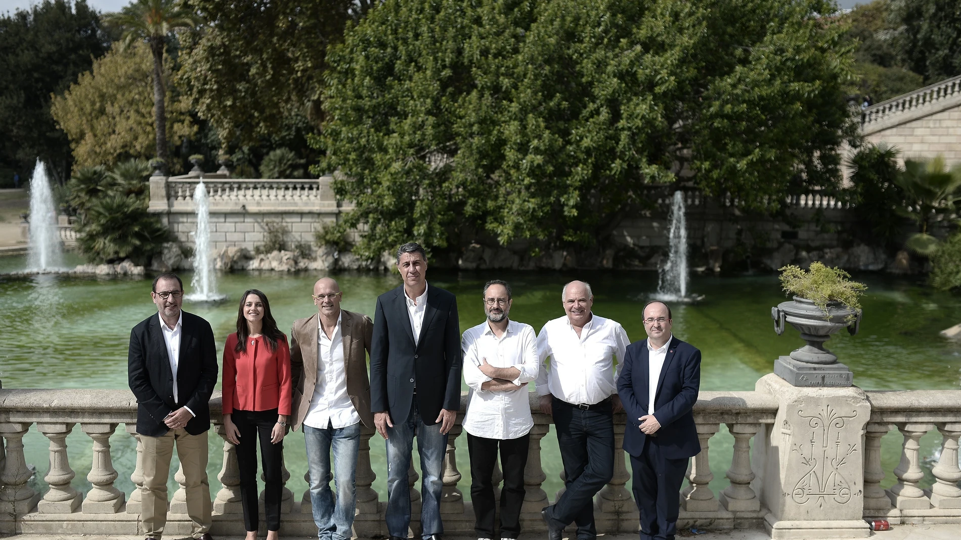 Los candidatos a las elecciones catalanas posan en Barcelona