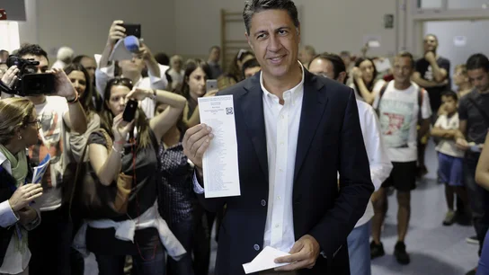 Albiol votando Albiol votando