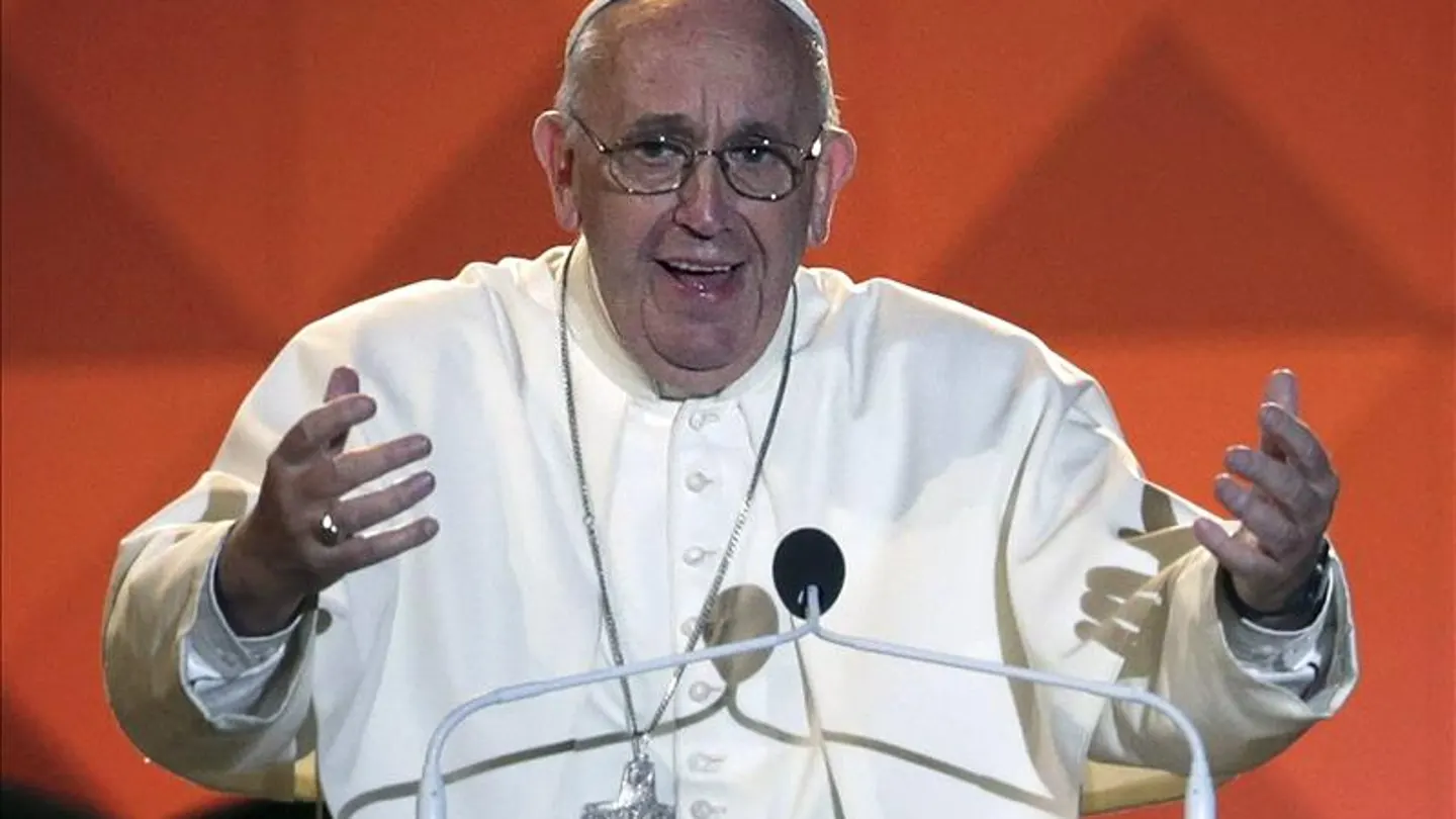 El papa Francisco en una misa multitudinaria El papa Francisco en una misa multitudinaria