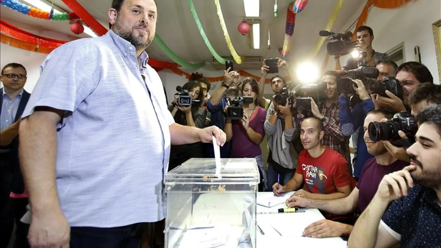Oriol Junqueras ejerce su derecho al voto Oriol Junqueras ejerce su derecho al voto