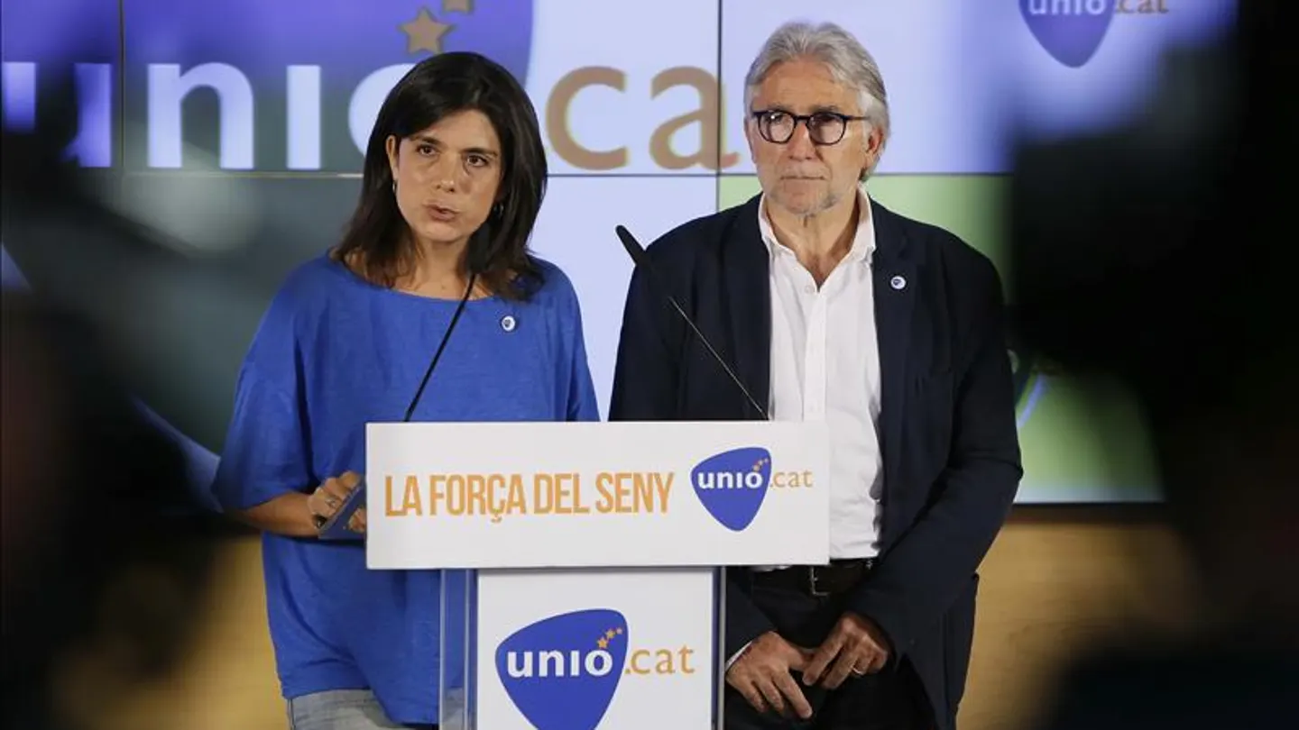 La portavoz de Unió, Montserrat Surroca, y el candidato por la lista de Barcelona, Josep Sánchez La portavoz de Unió, Montserrat Surroca, y el candidato por la lista de Barcelona, Josep Sánchez