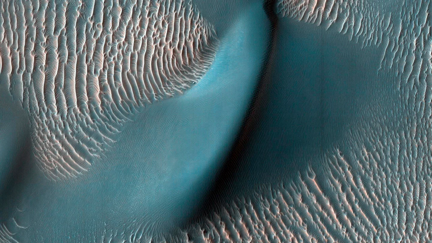 Imagen tomada por la cámara de alta resolución (HiRISE) de la sonda Mars Reconnaissance Orbite Imagen tomada por la cámara de alta resolución (HiRISE) de la sonda Mars Reconnaissance Orbite