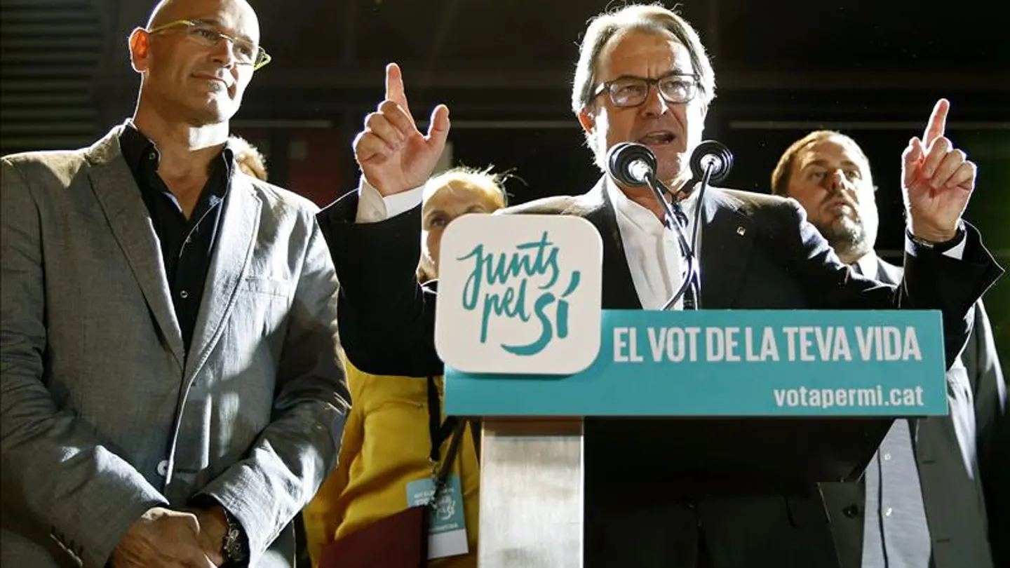 Artur Mas junto a Romeva hablando tras el 27S Artur Mas junto a Romeva hablando tras el 27S
