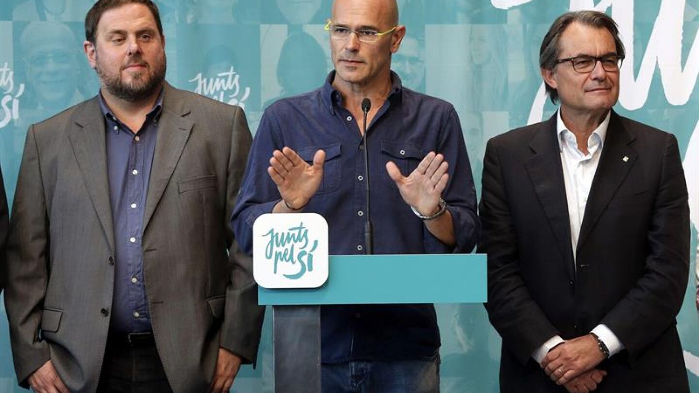 Oriol Junqueras, el candidato de Junts pel S&iacute;, Ra&uuml;l Romeva, y Artur Mas