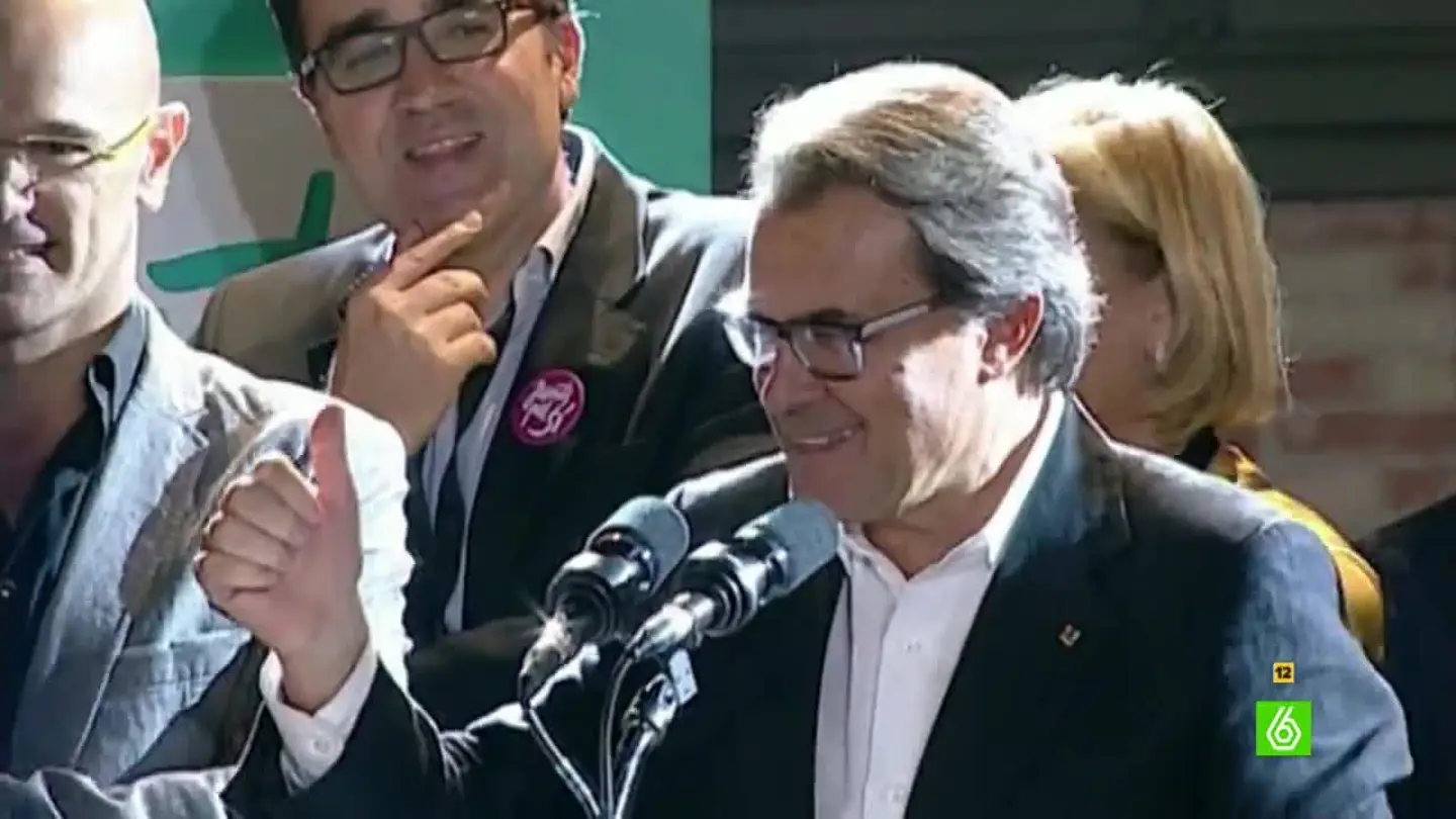 Artur Mas celebra la victoria con unos cánticos poco esperados Artur Mas celebra la victoria con unos cánticos poco esperados