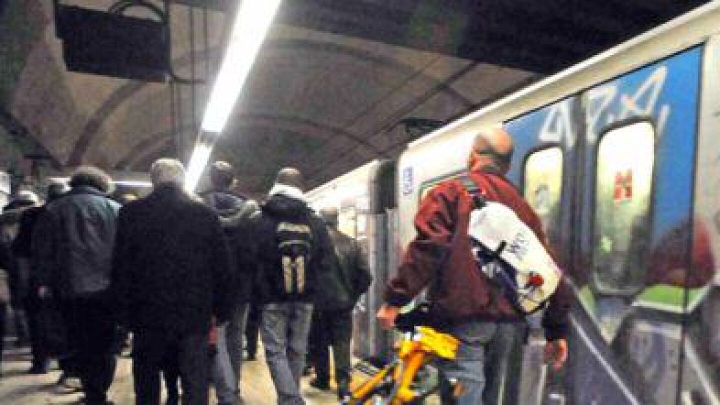 Ca&iacute;da del falso techo en el Metro de Roma