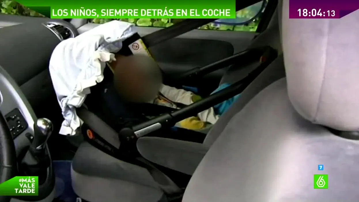 Desde el 1 de octubre se prohíbe el uso de sillas infantiles en el asiento delantero del coche Desde el 1 de octubre se prohíbe el uso de sillas infantiles en el asiento delantero del coche
