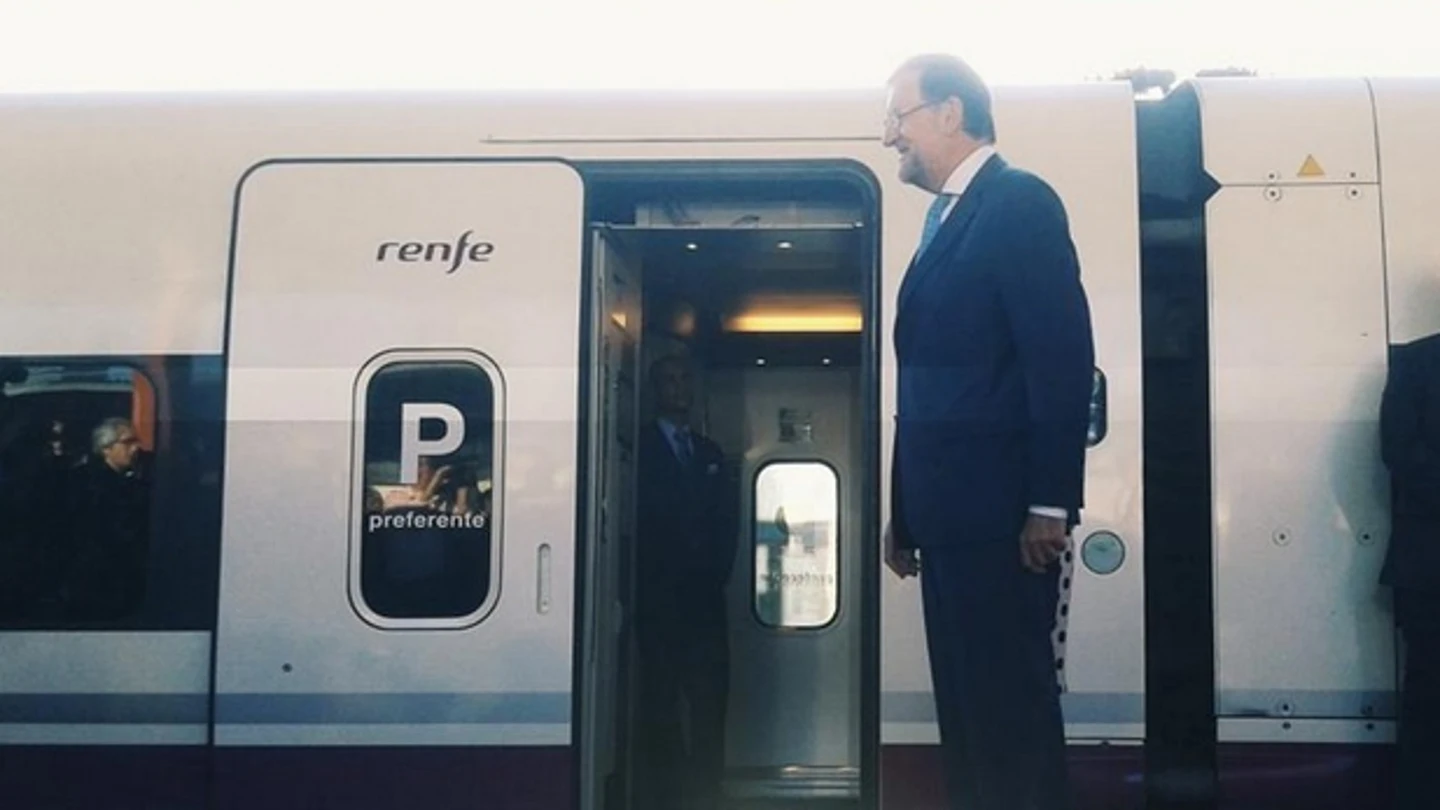 Mariano Rajoy inaugurando un AVE Mariano Rajoy inaugurando un AVE