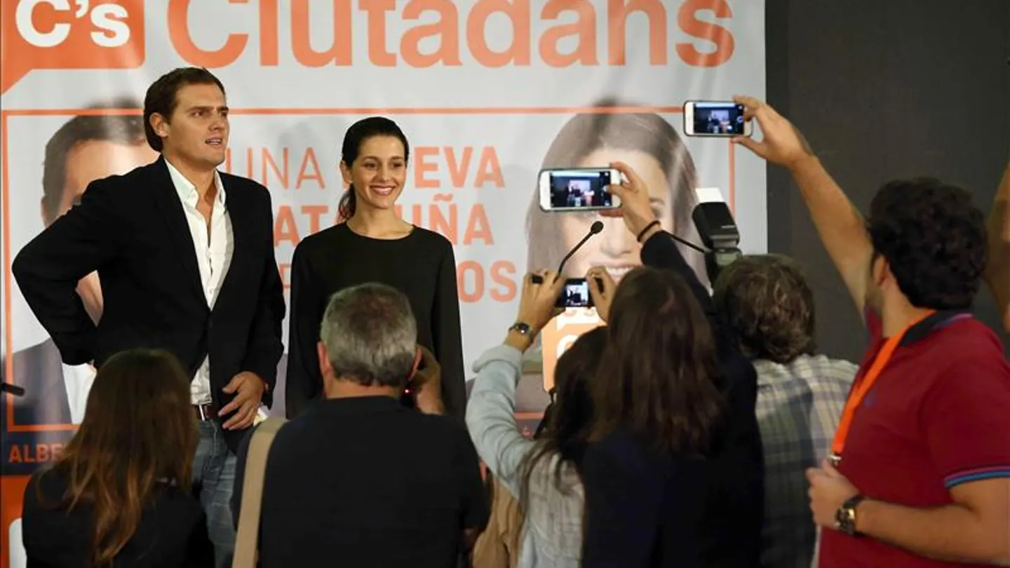 Albert Rivera e Inés Arrimadas ante un cartel de Ciudadanos Albert Rivera e Inés Arrimadas ante un cartel de Ciudadanos