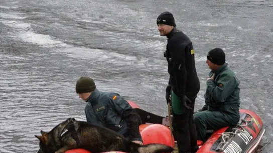 Efectivos de los servicios de emergencia buscan a un joven británico Efectivos de los servicios de emergencia buscan a un joven británico