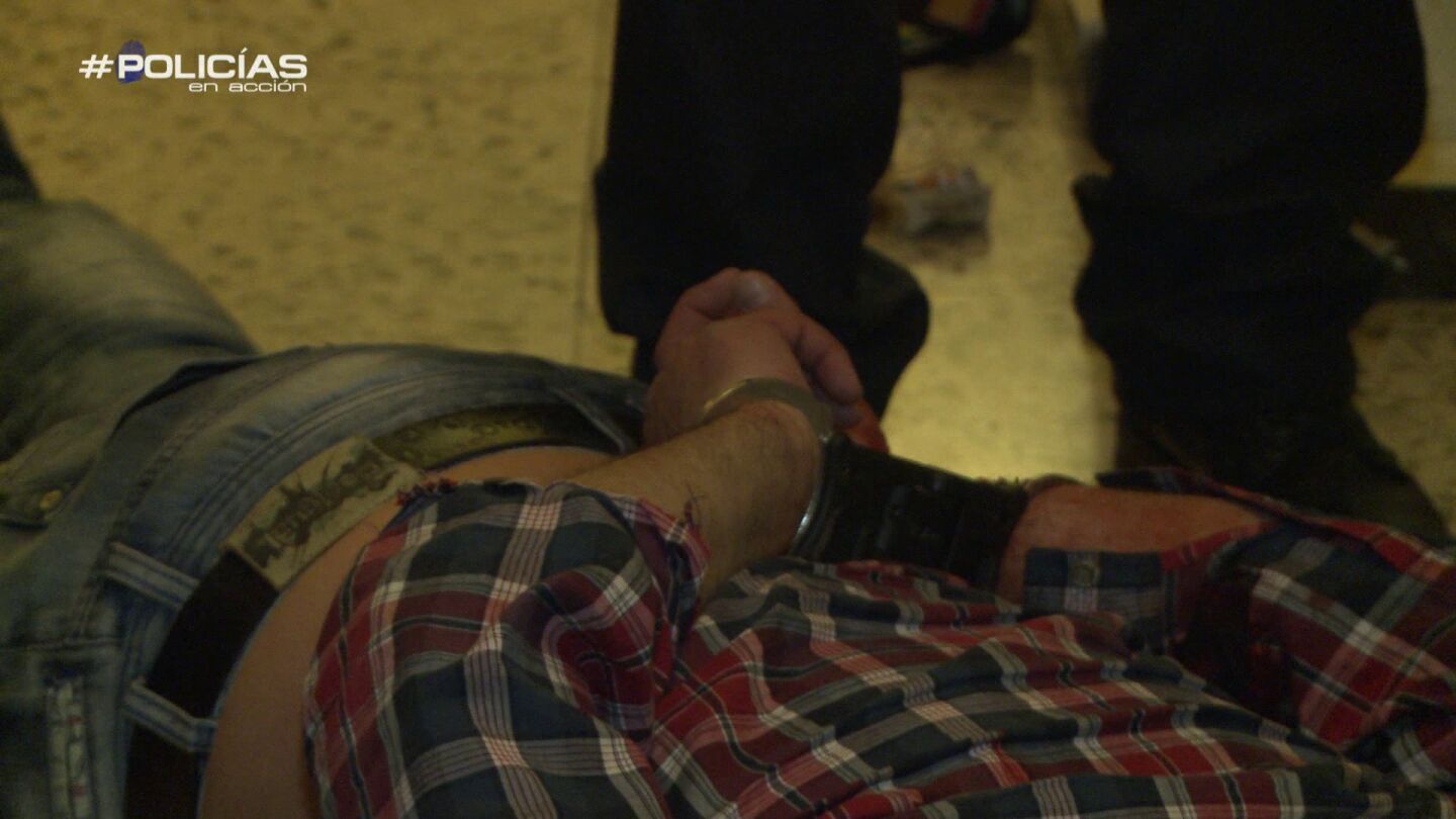 Un hombre se autolesiona y se queja de los 'Polic&iacute;as en acci&oacute;n'