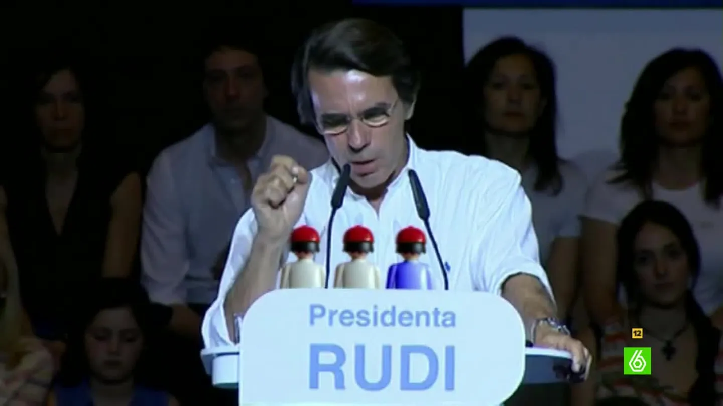 José María Aznar da su discurso... a tres muñecos José María Aznar da su discurso... a tres muñecos