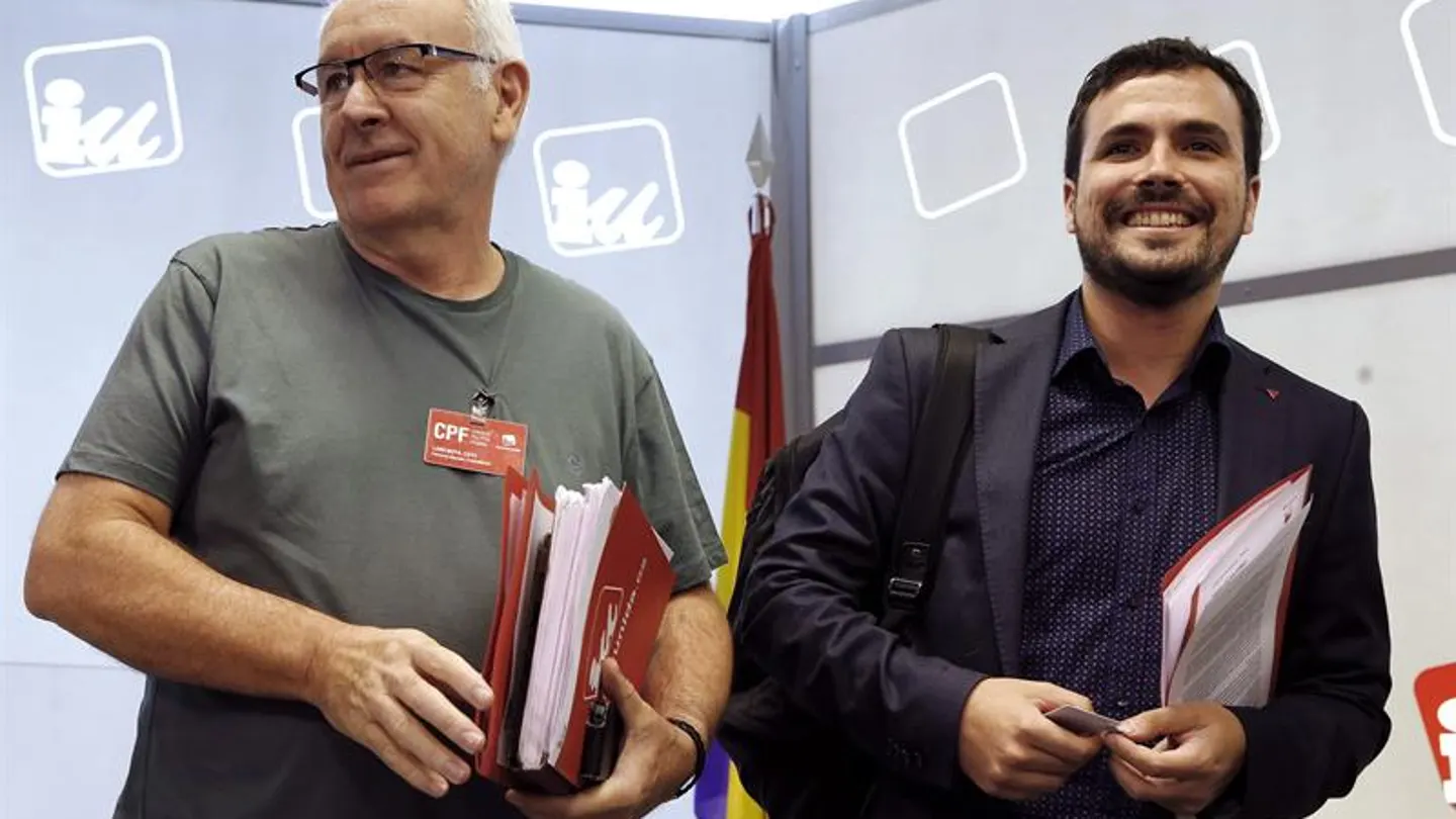 El cooordinador general de IU, Cayo Lara, y el candidato a la presidencia del Gobierno, Alberto Garzón. El cooordinador general de IU, Cayo Lara, y el candidato a la presidencia del Gobierno, Alberto Garzón.