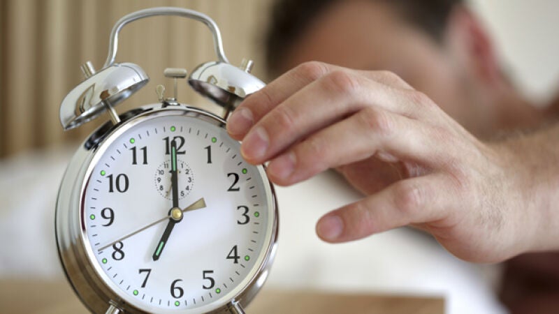 Cómo cambiar la alarma de tu iPhone por las noches sin desbloquearlo