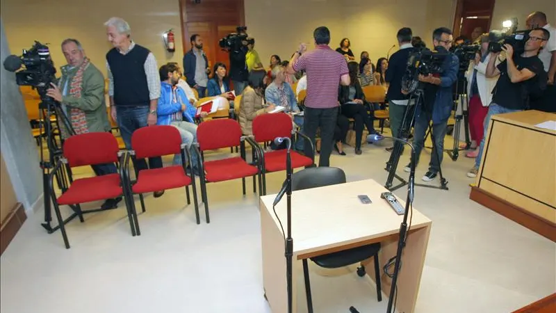 Vista de la sala de los juzgados de Santiago de Compostela donde se celebra el juicio