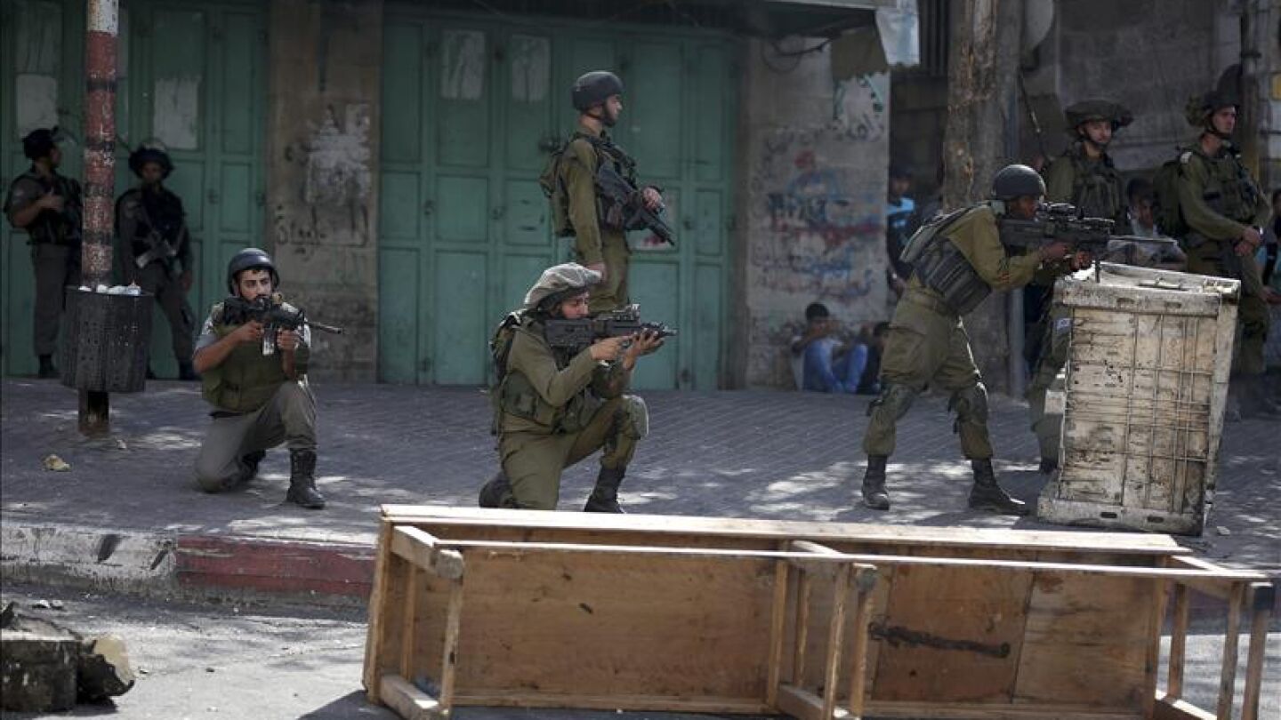 Soldados israel&iacute;es en un enfrentamiento contra Palestinos.