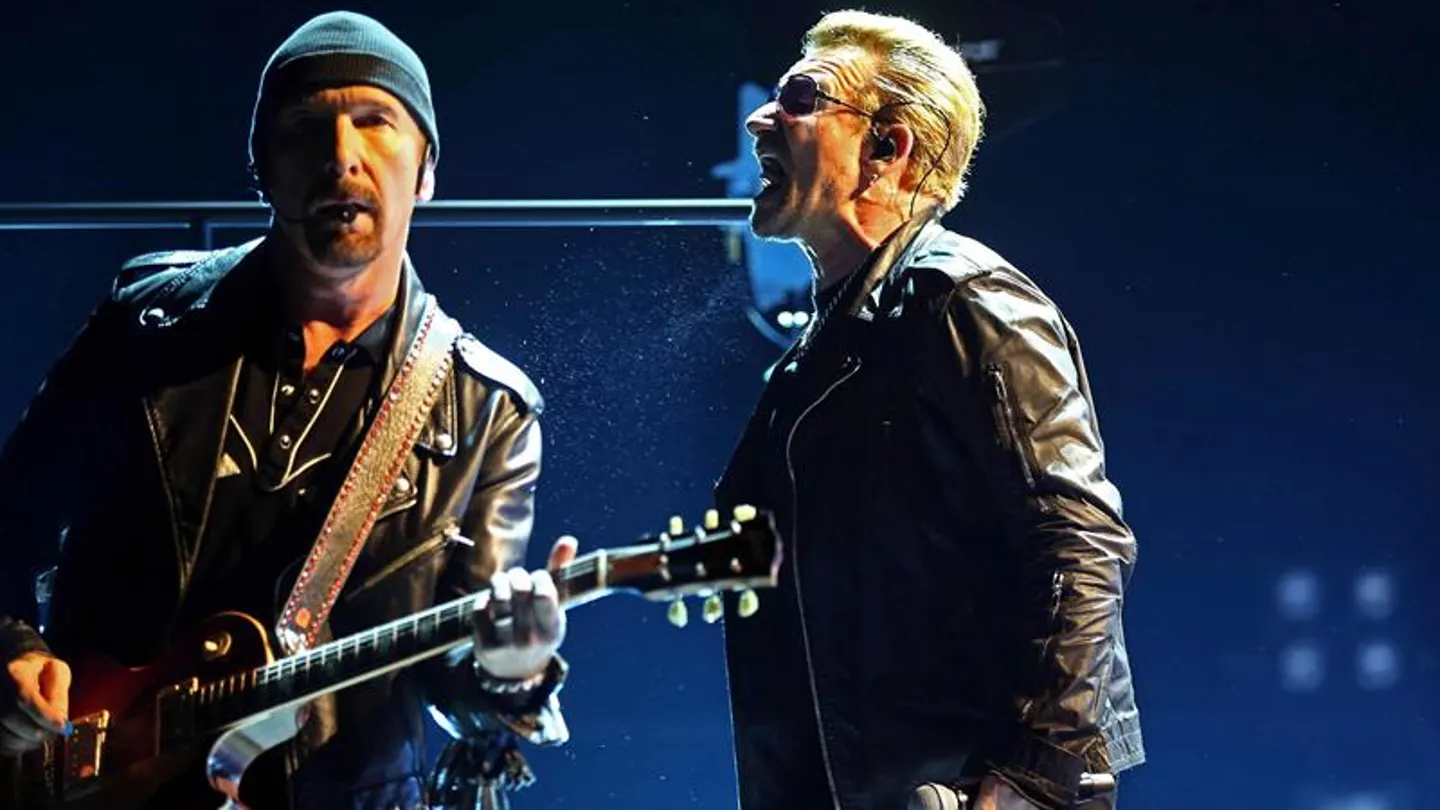 Miembros de U2 durante el concierto en el Palau Sant Jordi, en Barcelona Miembros de U2 durante el concierto en el Palau Sant Jordi, en Barcelona